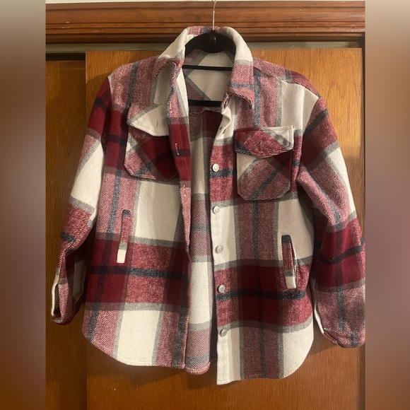 Women’s red plaid shacket (M) - Picture 4 of 4